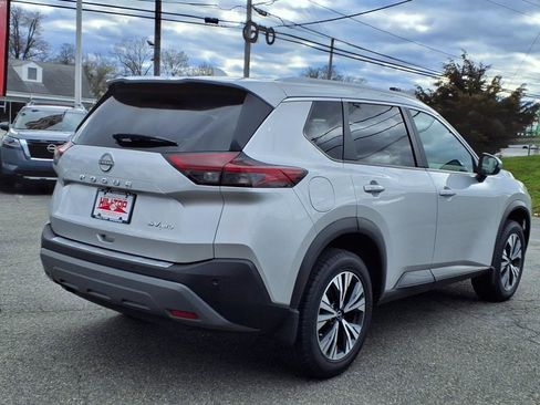 Certified 2022 Nissan Rogue SV w/ SV Premium Package AWD/4WD image 5