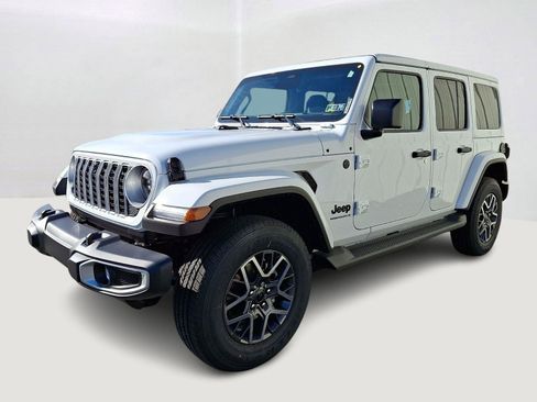 New 2026 Jeep Wrangler Unlimited Sahara AWD/4WD image 2