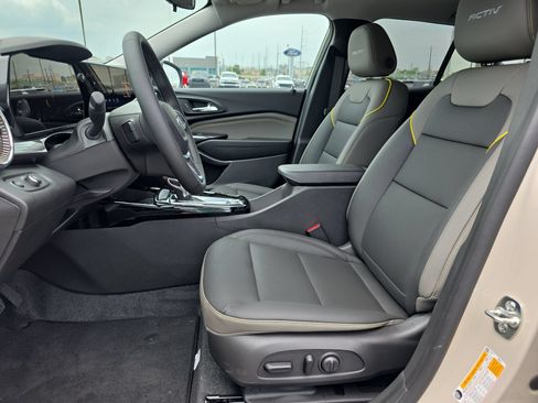 New 2026 Chevrolet Trax ACTIV w/ Sunroof Package FWD image 10