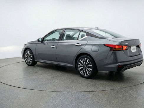 Used 2025 Nissan Altima 2.5 SV FWD image 6