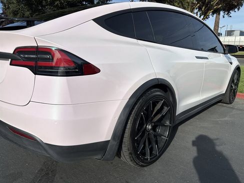 Used 2016 Tesla Model X 90D image 10