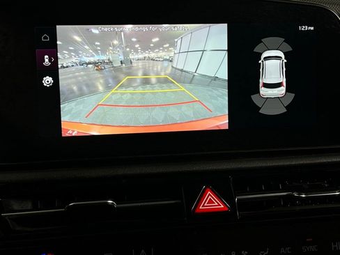 Used 2023 Kia Niro SX image 21