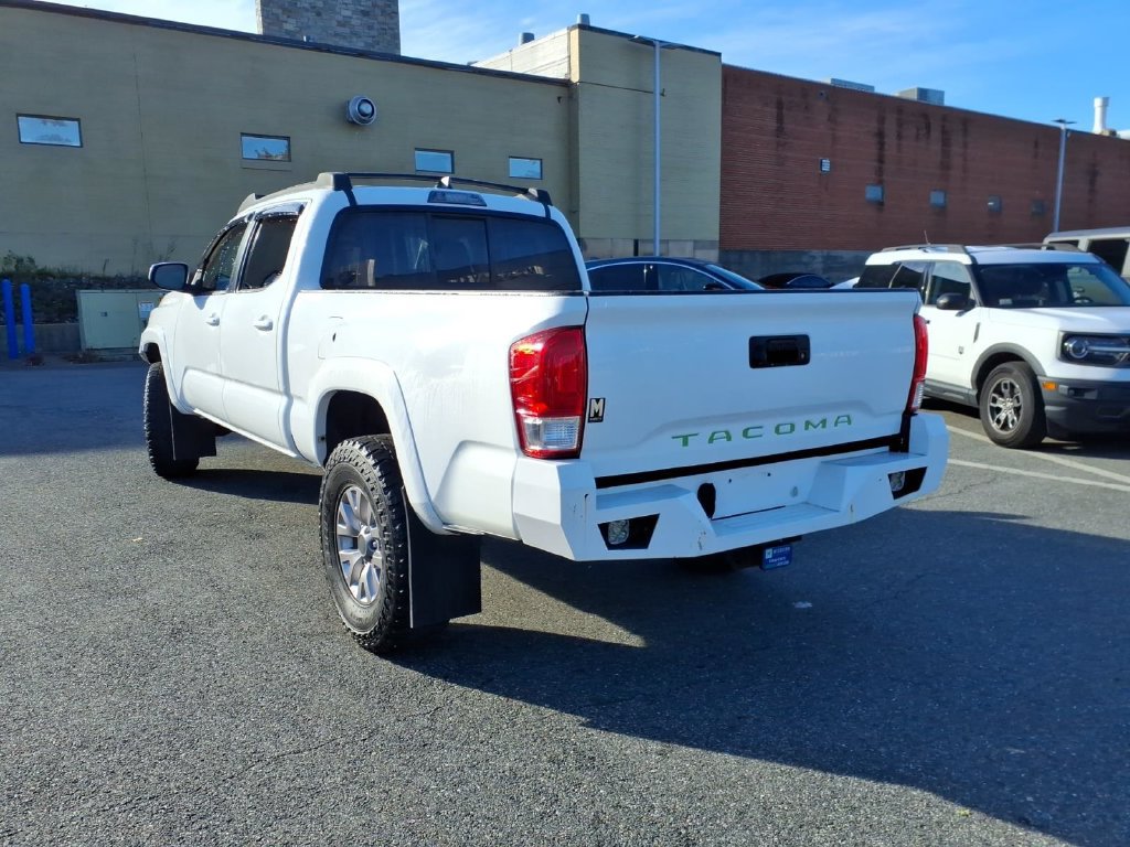 Used 2016 Toyota Tacoma SR5 w/ SR5 Appearance Package (SN) AWD/4WD image 8
