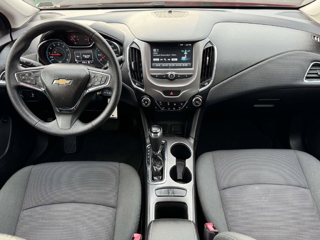 Used 2018 Chevrolet Cruze LT w/ LT Fleet Convenience Package FWD image 2