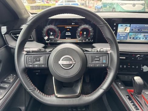 Used 2025 Nissan Kicks SR AWD/4WD image 11
