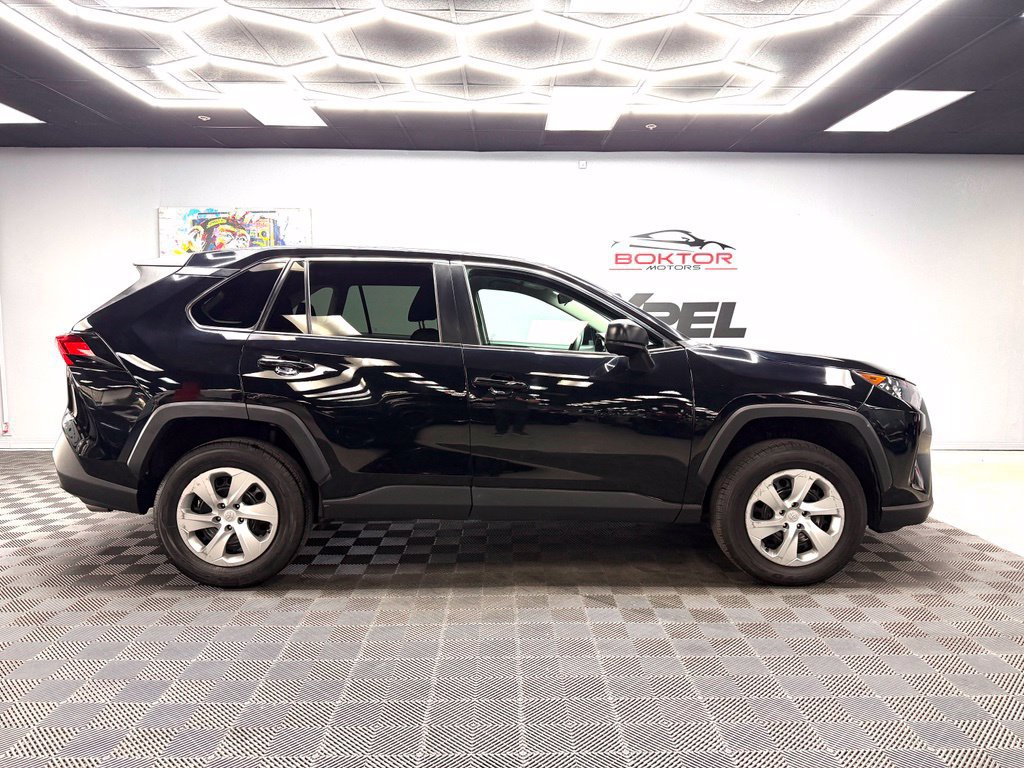 Used 2022 Toyota RAV4 LE FWD image 16