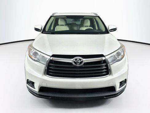 Used 2016 Toyota Highlander XLE FWD image 2