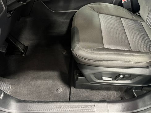 Used 2022 Ford Explorer XLT AWD/4WD image 18