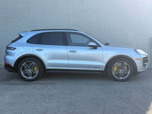 Used 2025 Porsche Cayenne GTS w/ Sport Chrono Package AWD/4WD image 10
