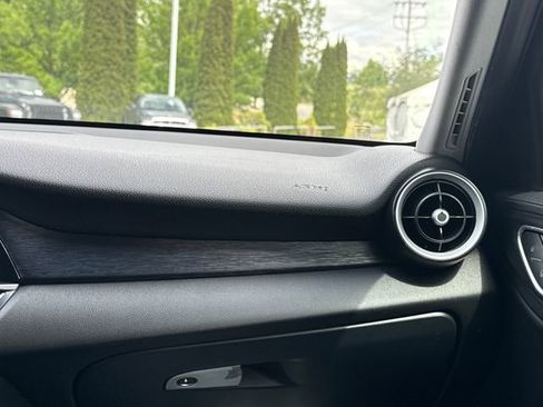 Used 2019 Alfa Romeo Giulia w/ Quick Order Package 22K Sport RWD image 11