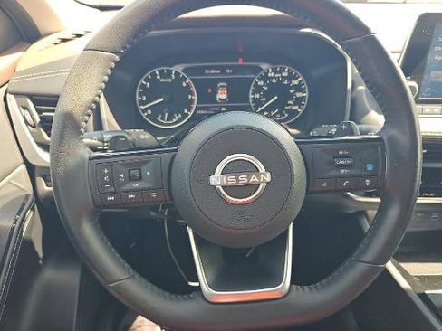 Used 2023 Nissan Rogue SV w/ SV Premium B Package FWD image 10