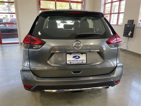Used 2018 Nissan Rogue S AWD/4WD image 6