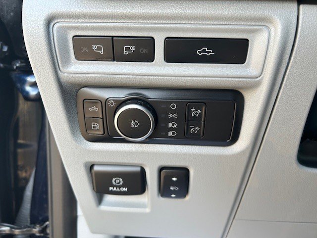 Used 2022 Ford F150 Limited AWD/4WD image 10
