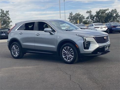 Used 2024 Cadillac XT4 Premium Luxury image 4