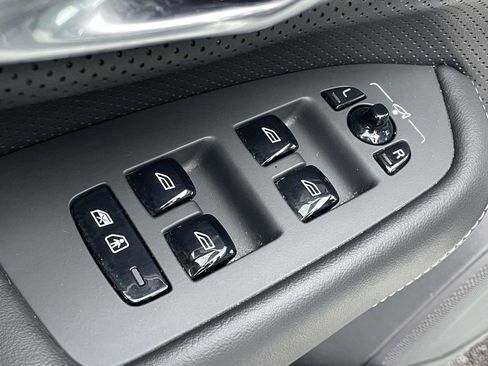 Used 2020 Volvo XC90 T8 R-Design image 7