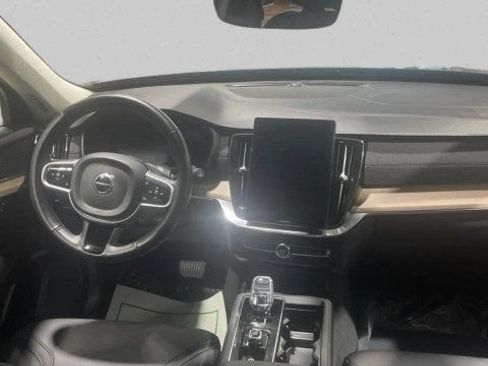 Used 2025 Volvo XC90 B5 Plus AWD/4WD image 16