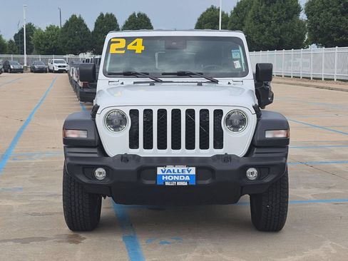 Used 2024 Jeep Wrangler Unlimited Sport AWD/4WD image 3