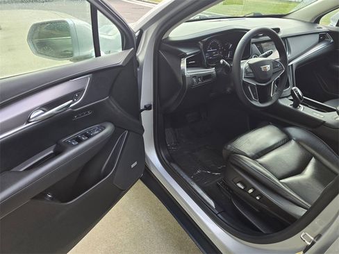 Used 2017 Cadillac XT5 Luxury image 19