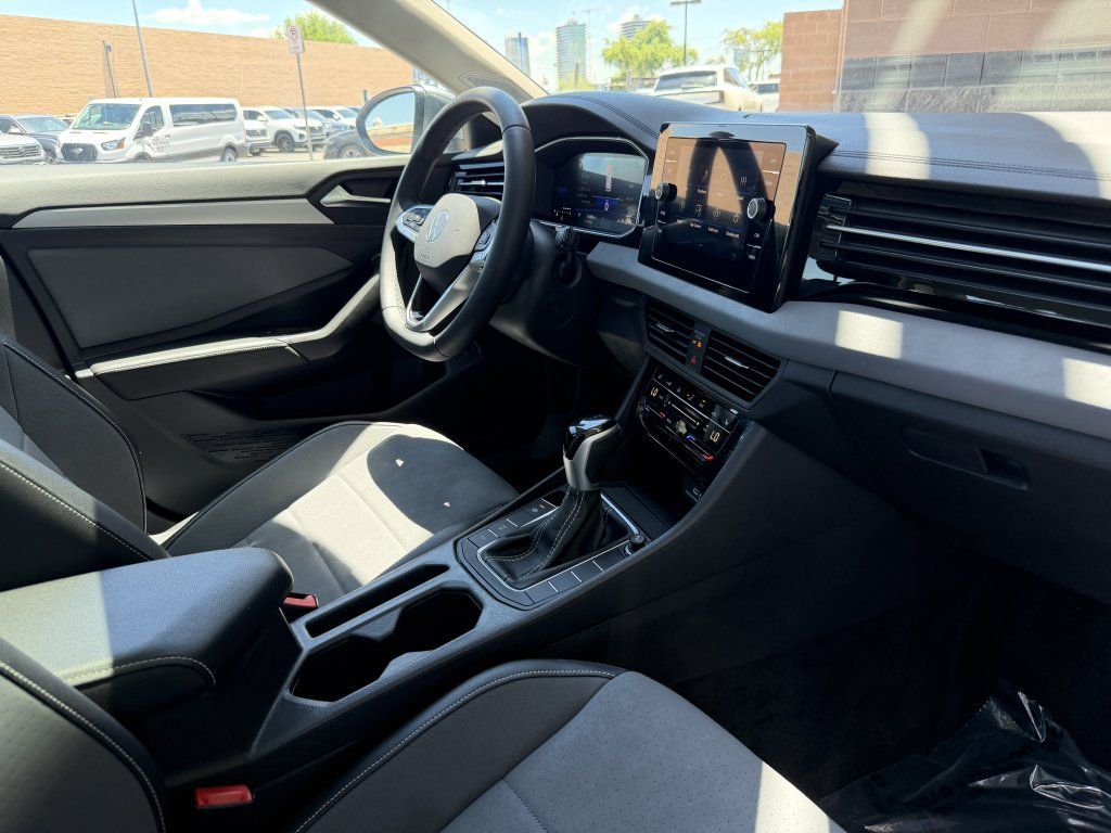 Used 2025 Volkswagen Jetta SE w/ Sunroof Package FWD image 39