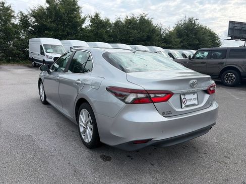 Used 2022 Toyota Camry LE FWD image 5