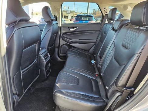 Used 2024 Ford Edge Titanium image 9