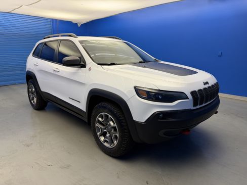 Used 2020 Jeep Cherokee Trailhawk w/ Comfort/Convenience Group AWD/4WD image 2