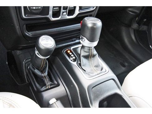 Used 2022 Jeep Gladiator Overland image 25