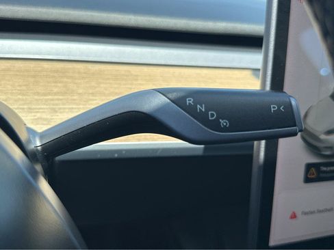 Used 2021 Tesla Model Y Long Range AWD/4WD image 27