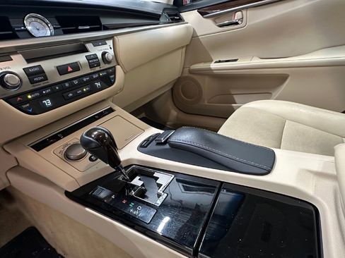 Used 2014 Lexus ES 350 w/ Premium Package image 18