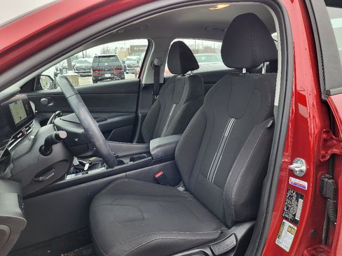 Used 2023 Hyundai Elantra SEL w/ Convenience Package image 2