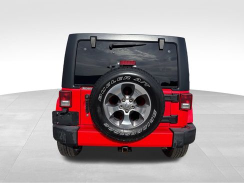 Used 2018 Jeep Wrangler Unlimited Sahara w/ Connectivity Group AWD/4WD image 16