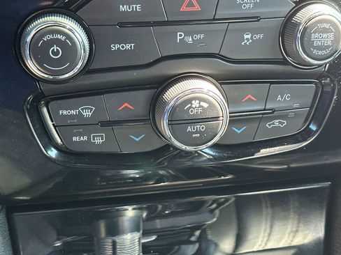 Used 2023 Chrysler 300 S image 19