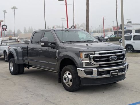 Used 2022 Ford F350 Lariat w/ Lariat Ultimate Package image 3