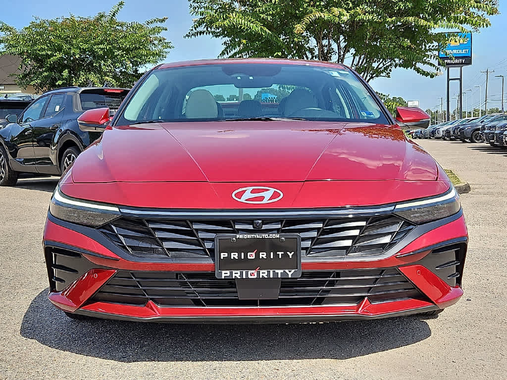 Used 2024 Hyundai Elantra Limited FWD image 2