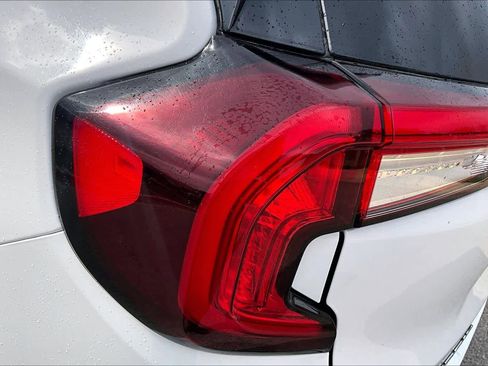 Used 2023 GMC Terrain SLT image 27