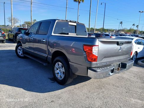 Used 2018 Nissan Titan SV RWD image 6