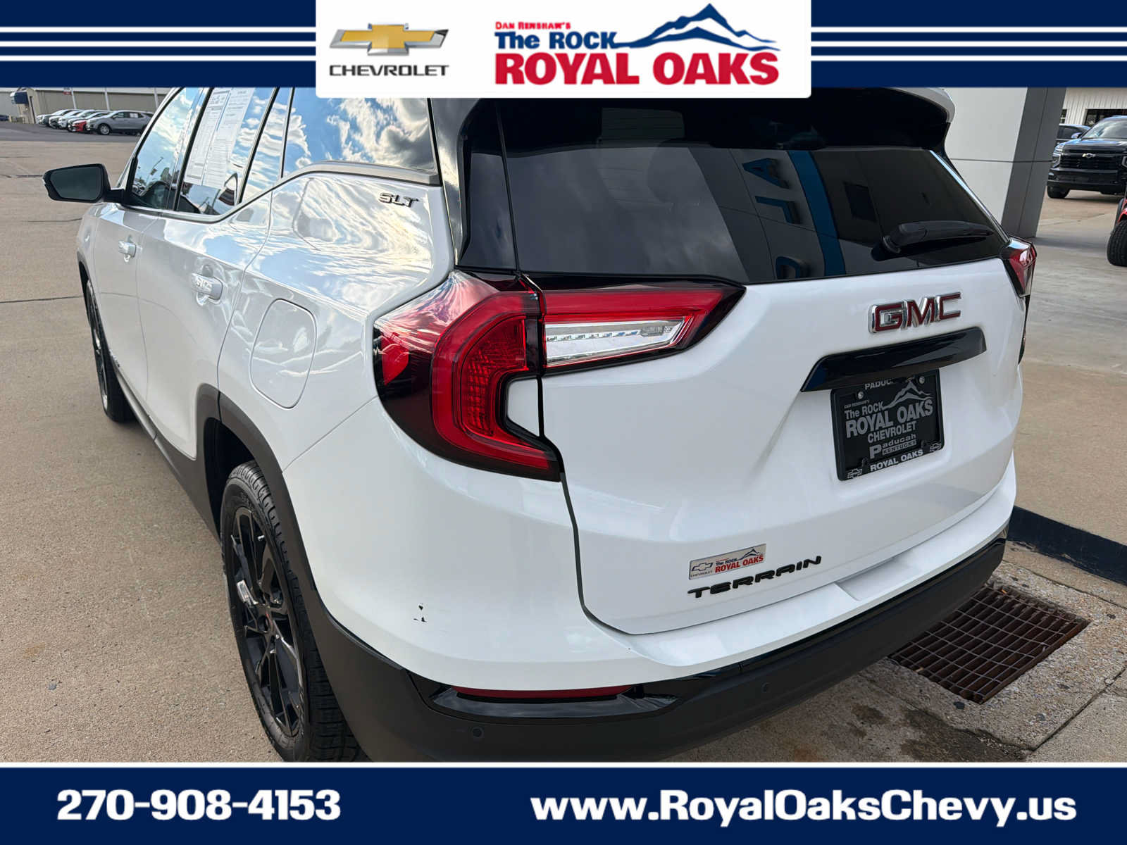 Used 2023 GMC Terrain SLT w/ Elevation Edition FWD image 3