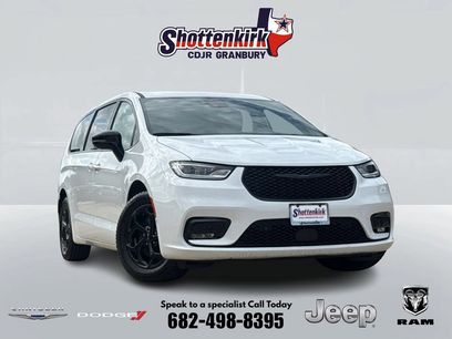 Used 2024 Chrysler Pacifica Limited