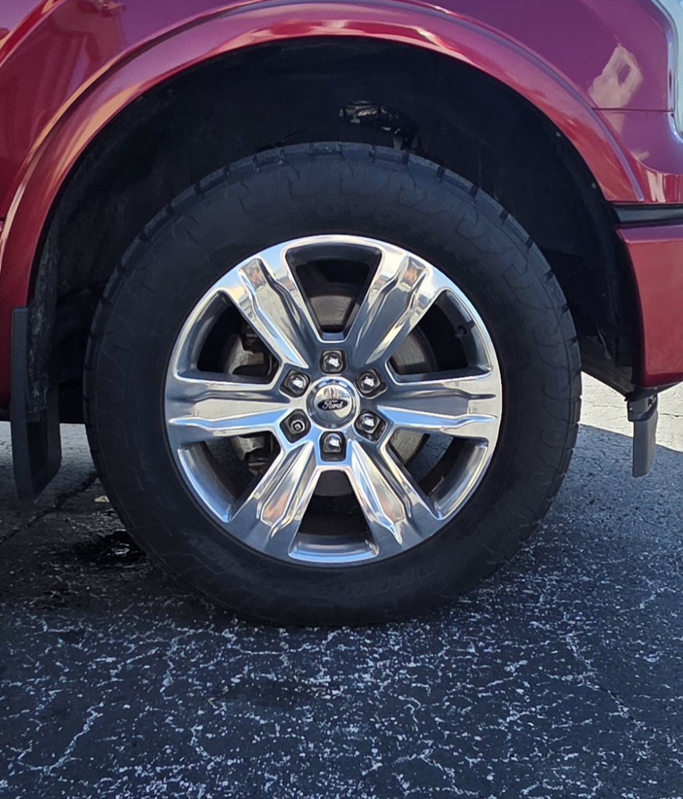 Used 2017 Ford F150 Platinum w/ Equipment Group 701A Luxury AWD/4WD image 39