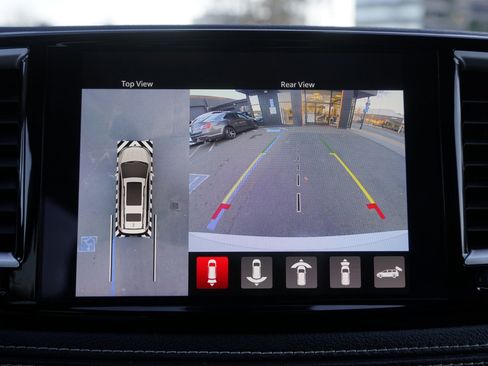 Used 2022 Chrysler Pacifica Touring-L w/ Uconnect Theater Family Group image 27