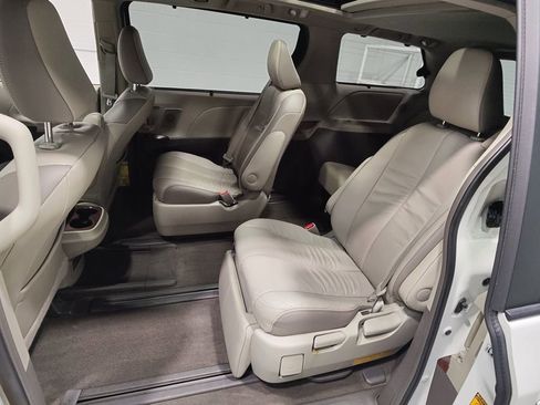 Used 2013 Toyota Sienna Limited w/ Premium Pkg image 41