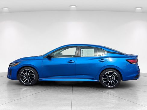 Used 2024 Nissan Sentra SR w/ SR Premium Package FWD image 3
