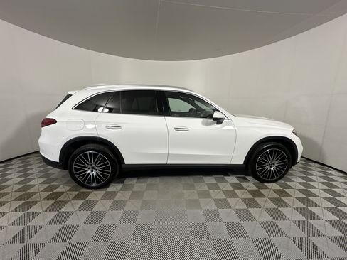 Used 2025 Mercedes-Benz GLC 300 4MATIC image 8