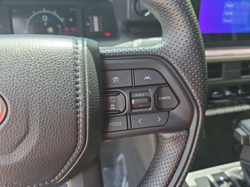 Used 2024 Toyota Tacoma SR5 AWD/4WD image 17