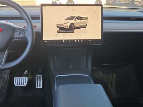 Used 2022 Tesla Model Y Performance image 29