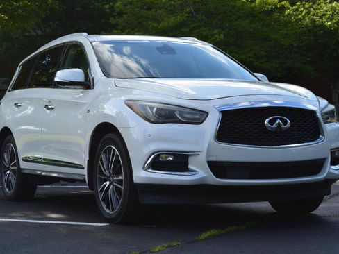 Used 2019 INFINITI QX60 Luxe w/ Sensory Package AWD/4WD image 3