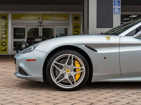 Used 2016 Ferrari California T RWD image 39