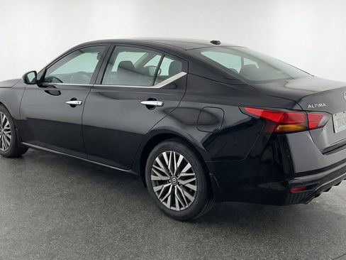 Used 2025 Nissan Altima 2.5 SV FWD image 6