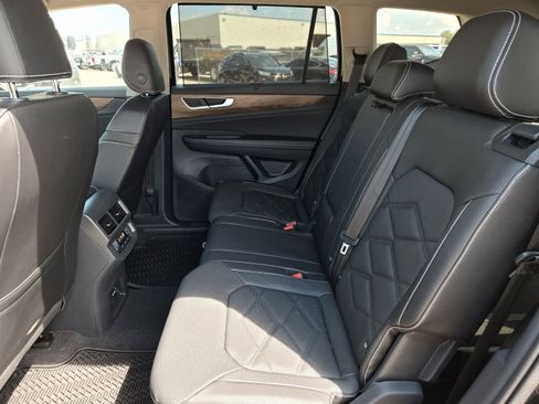 New 2024 Volkswagen Atlas SE image 17