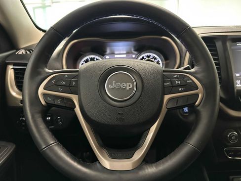 Used 2015 Jeep Cherokee Limited w/ Luxury Group AWD/4WD image 11